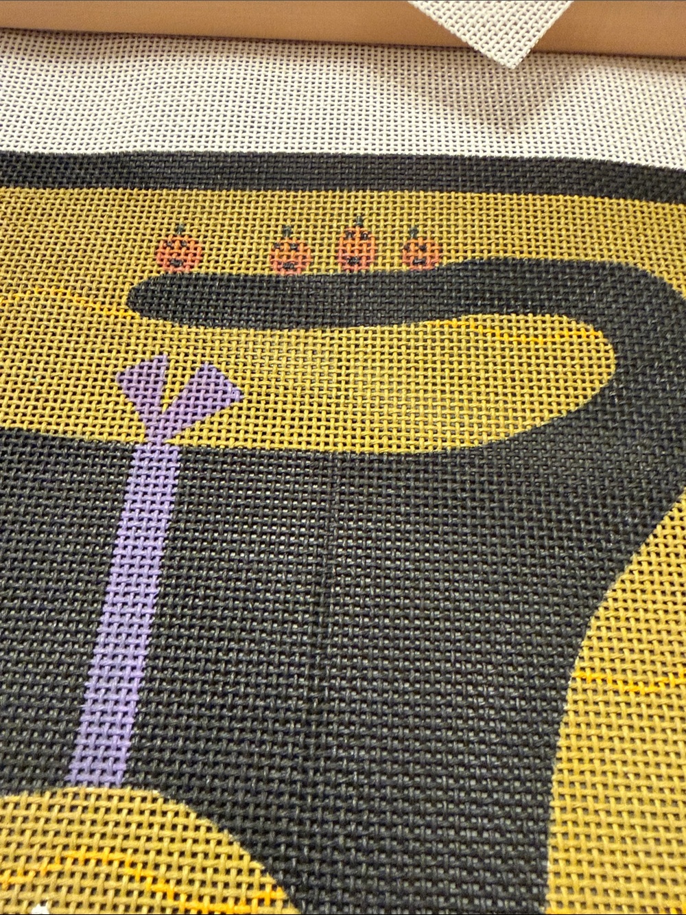 black cat in Halloween  handpainted needlepoint 🐈‍⬛ - Picture 3 of 8